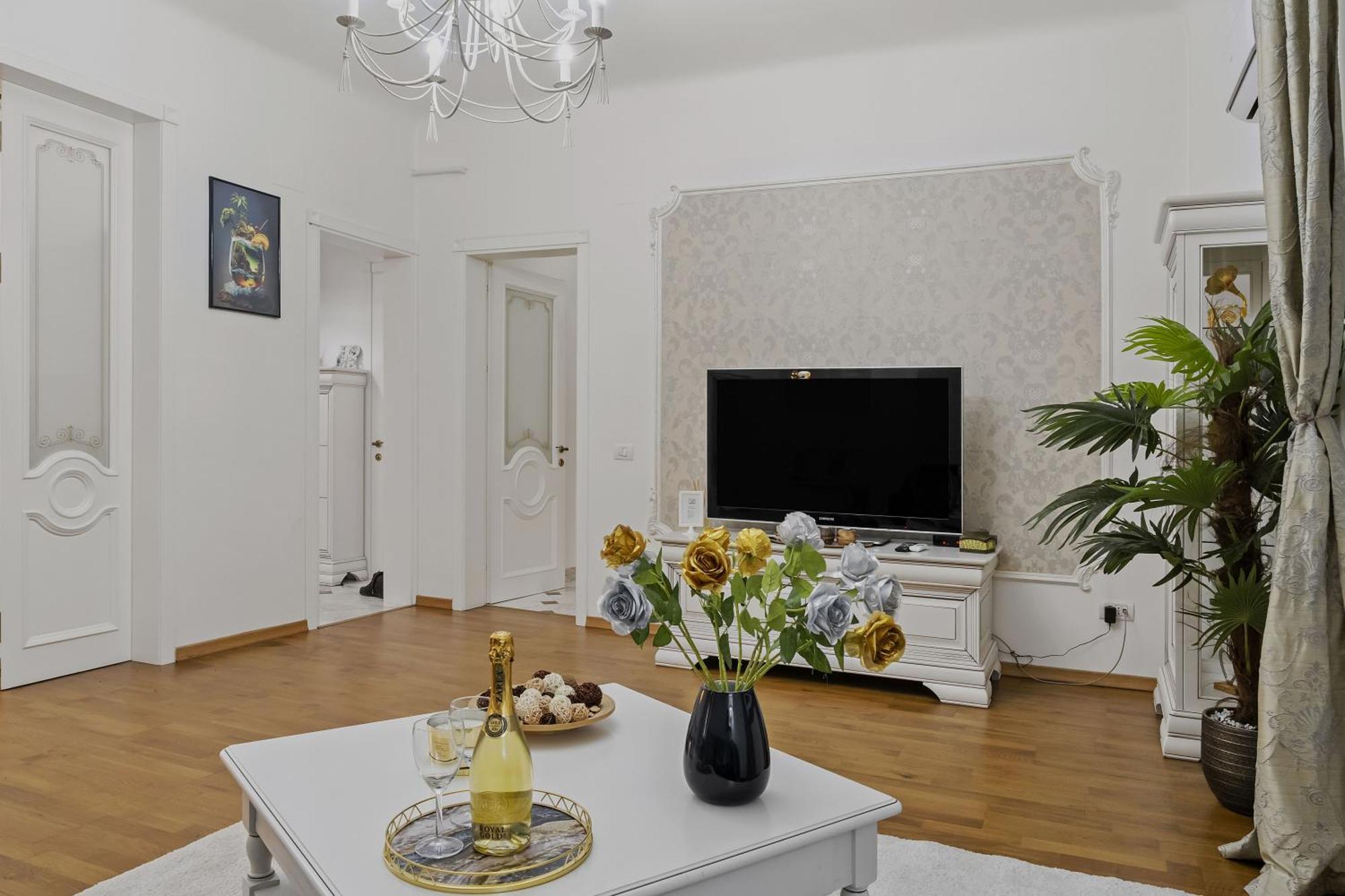Sweet Luxury Three Rooms Apartment City Center Universitate Βουκουρέστι Εξωτερικό φωτογραφία